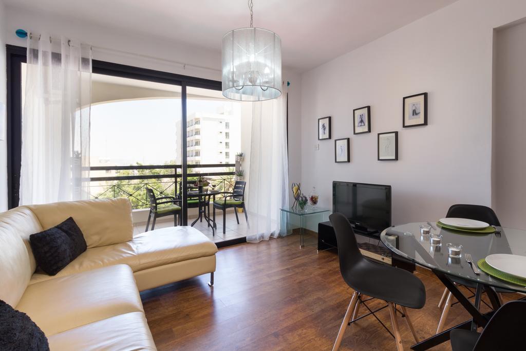 Mama Seaside Apartment Larnaca Exteriör bild