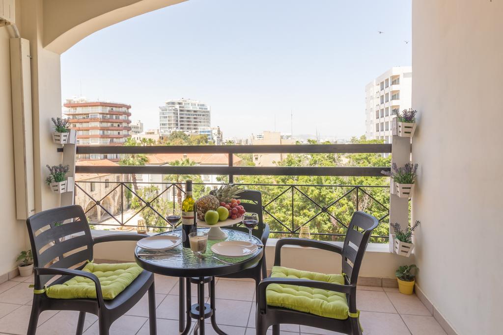 Mama Seaside Apartment Larnaca Exteriör bild