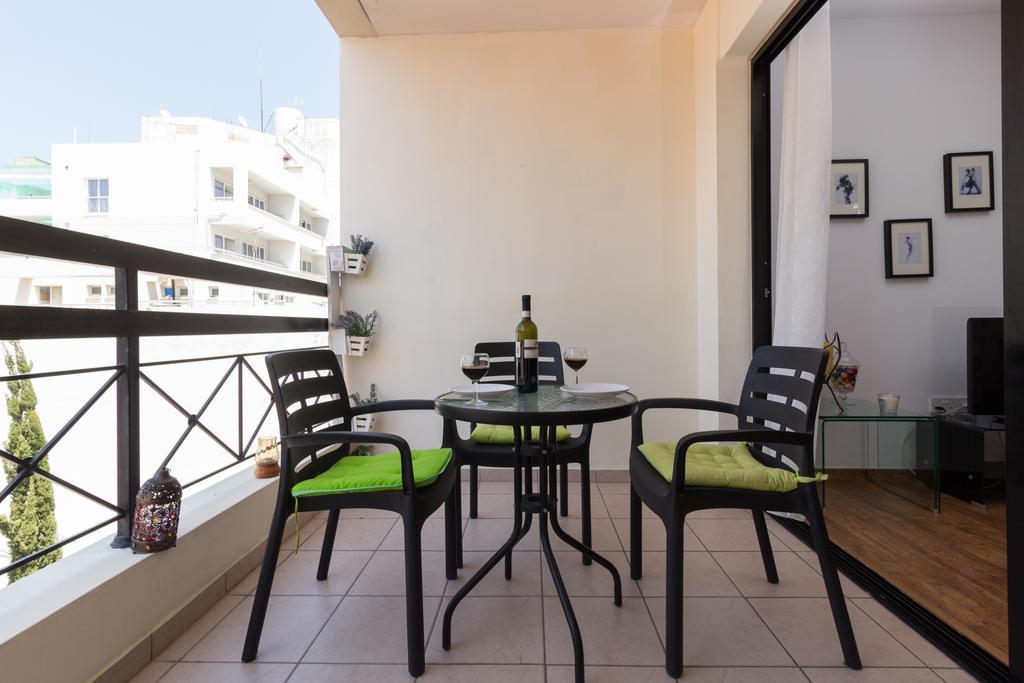 Mama Seaside Apartment Larnaca Exteriör bild